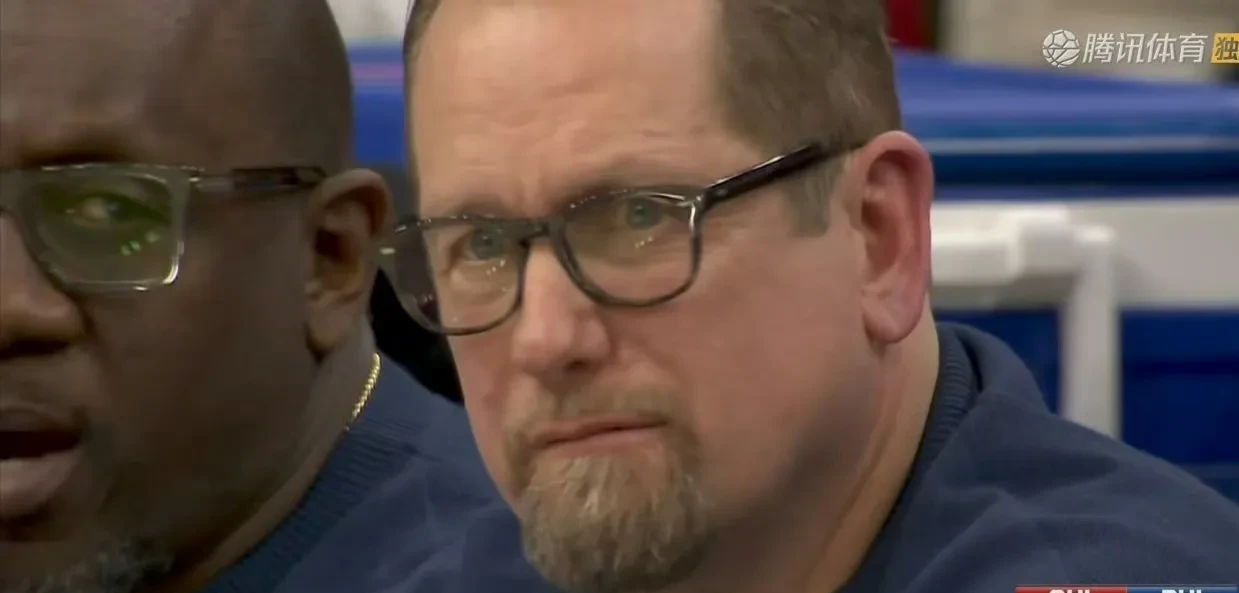 爱游戏官方网站-76人球员公开质疑裁判判罚尺度，引争议，喜欢应用电话.-爱游戏官方网站