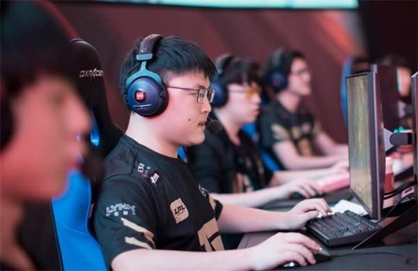 爱游戏官方网站-科维托娃遭遇十五持续失利，FPX教练压力巨大！-爱游戏官方网站